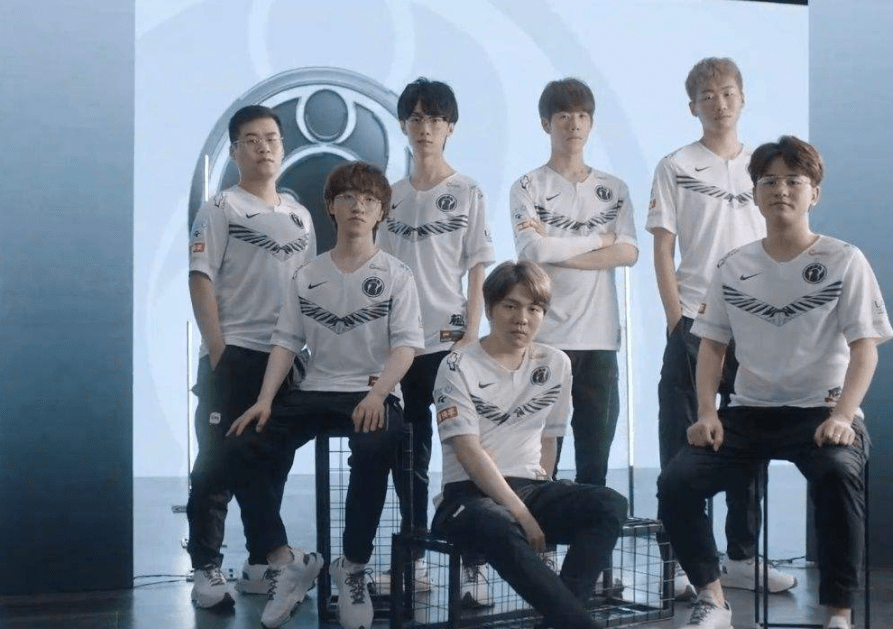 精细雕刻的 精细雕刻的